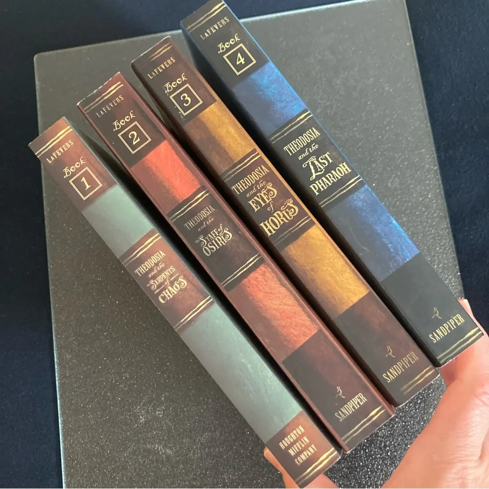 Theodosia complete novel set 🏺